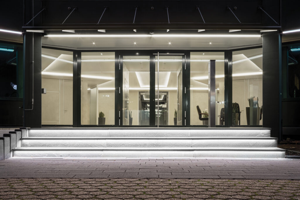 Tira-LED-de-LEDVANCE-en-fachada-1024×683-3